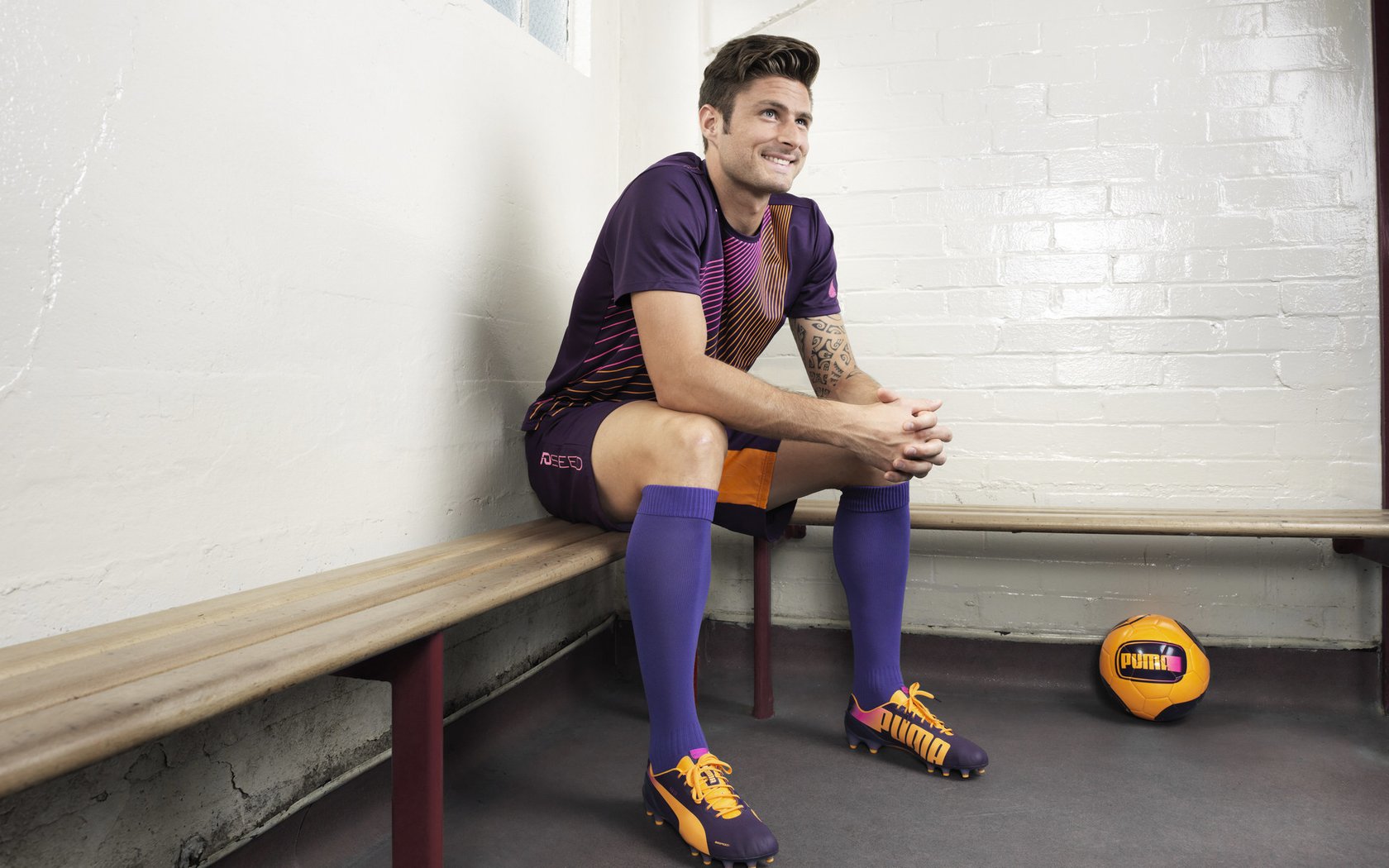 法拉利鏖战阿斯顿马丁，诺里斯扛起全队，一场技术与意志的较量